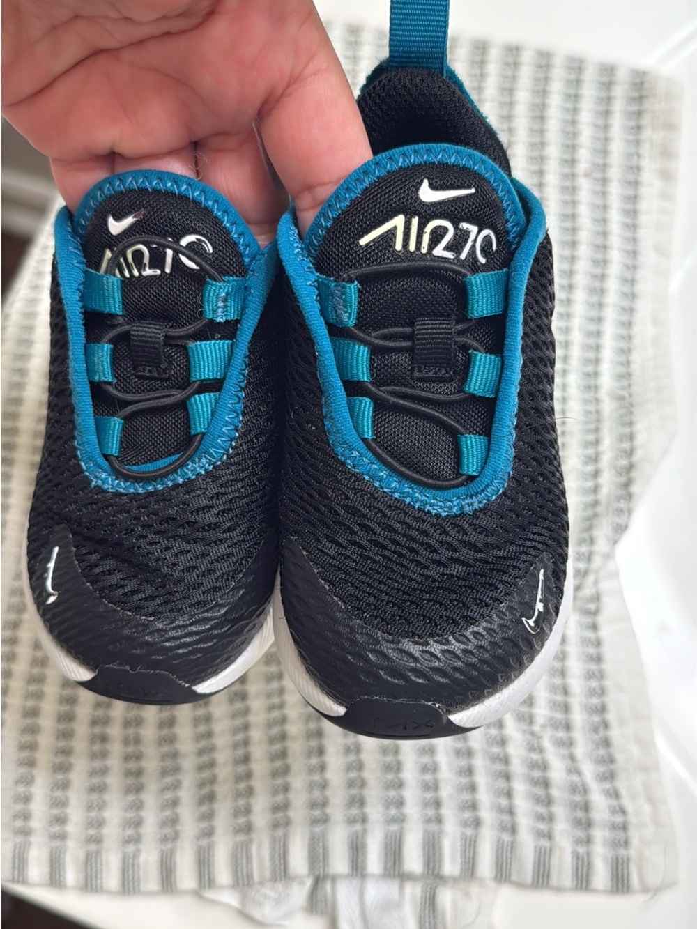 Nike Kids Air Max 270 Slip-On Sneakers in Black and Teal